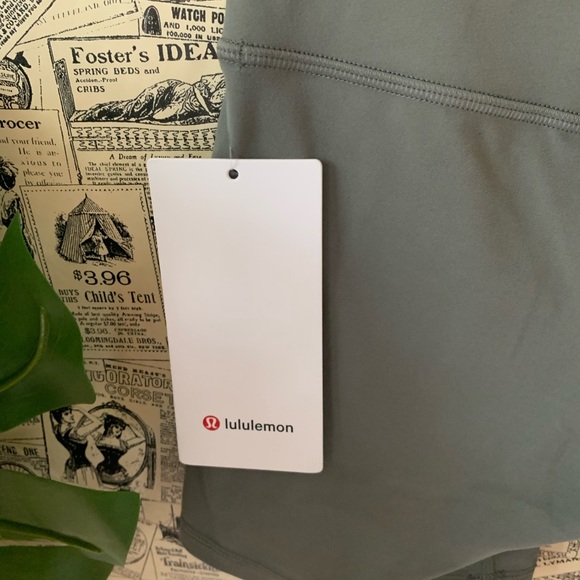 NWT Lululemon grey sage align shorts 6” - Picture 10 of 10